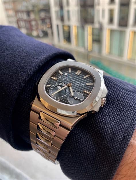 patek philippe 5712 1a-001 ราคา|Patek Philippe Nautilus 5712/1A.